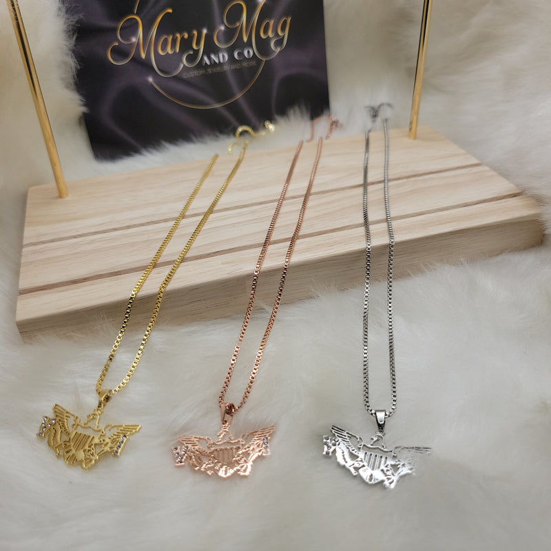 "I'za VI'er" pendant necklace